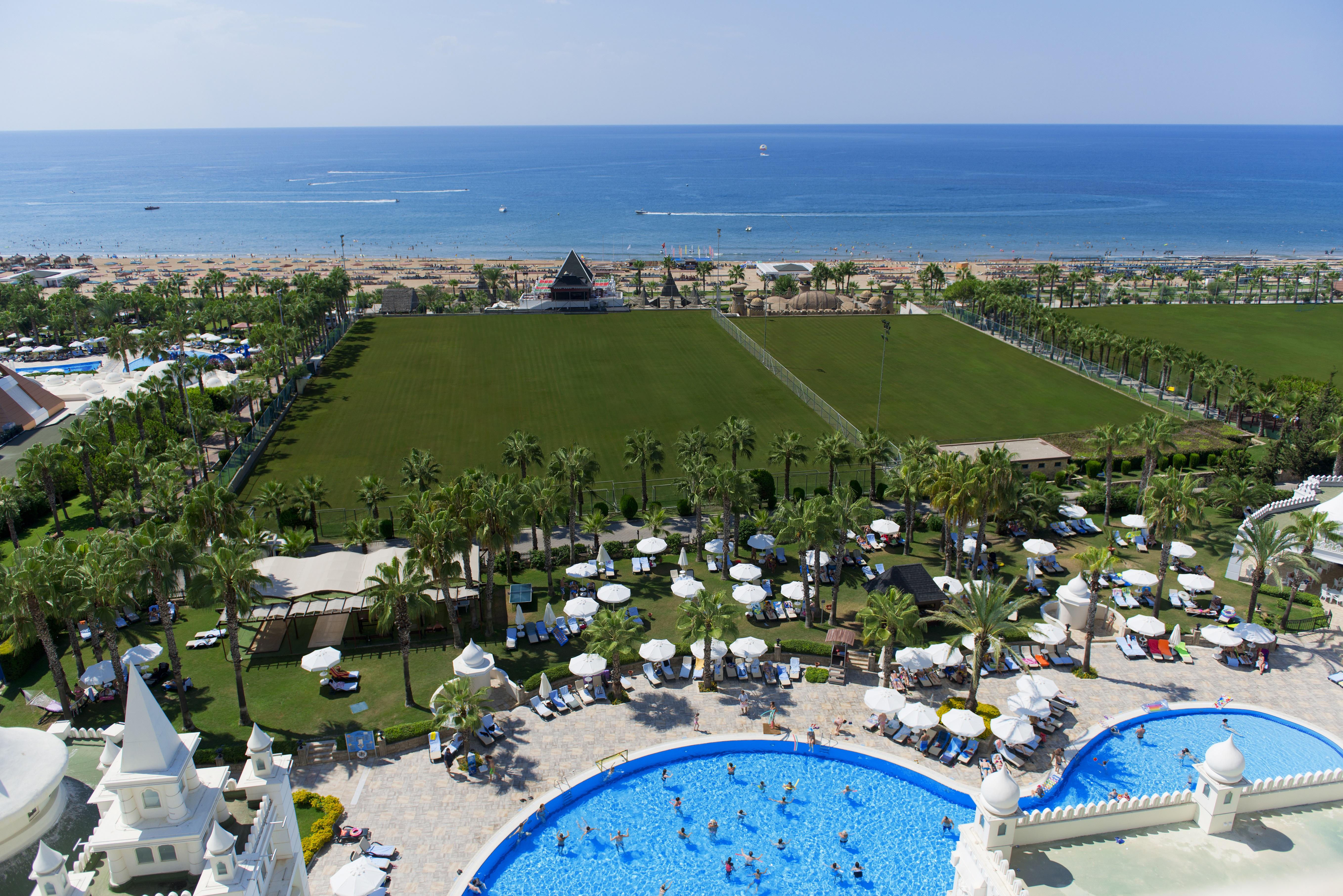 Sentido Kamelya Fulya Hotel & Aqua 코라클리 외부 사진 The resort's football pitch
