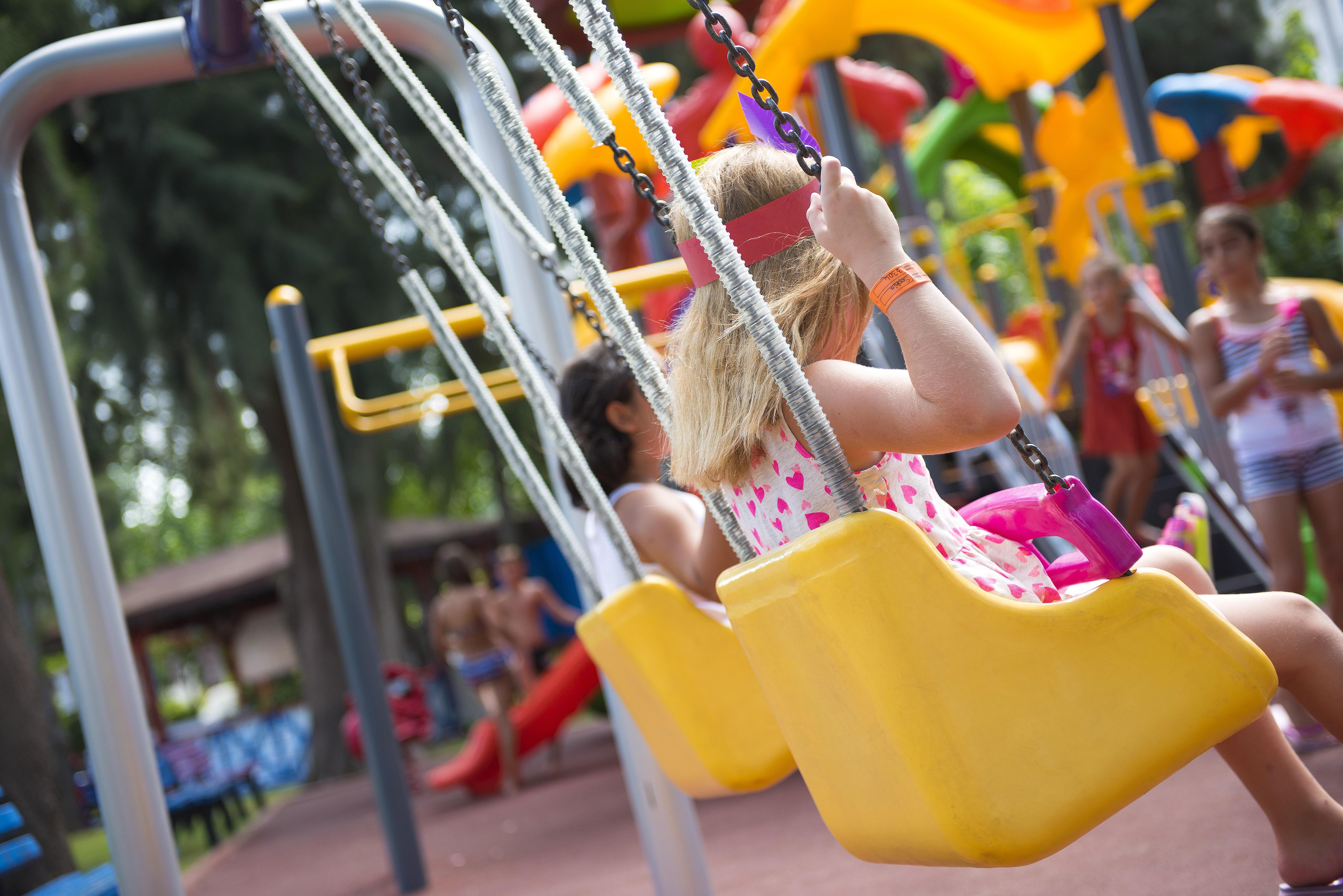 Sentido Kamelya Fulya Hotel & Aqua 코라클리 외부 사진 Children on a swing