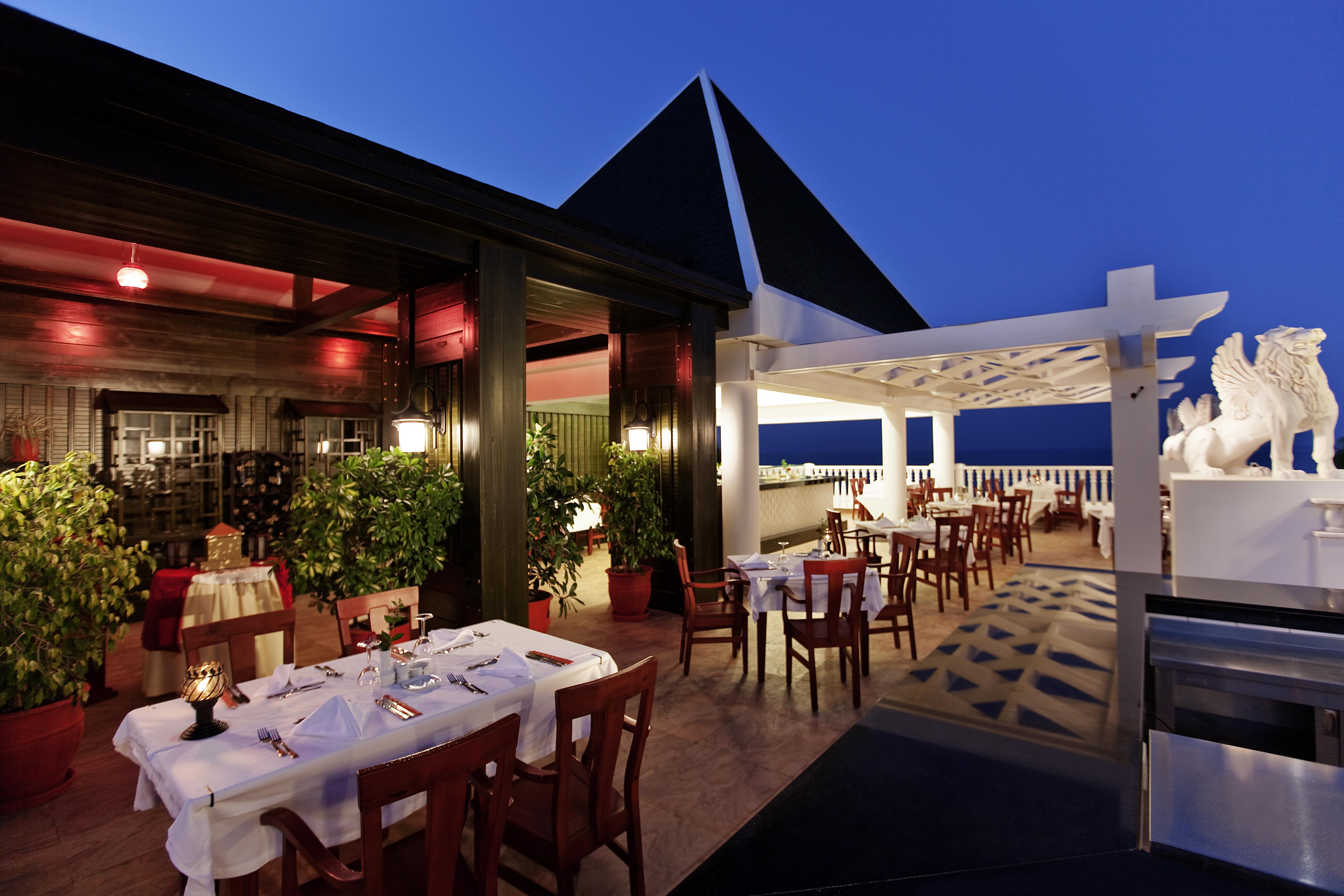 Sentido Kamelya Fulya Hotel & Aqua 코라클리 외부 사진 The restaurant at the top of the hotel