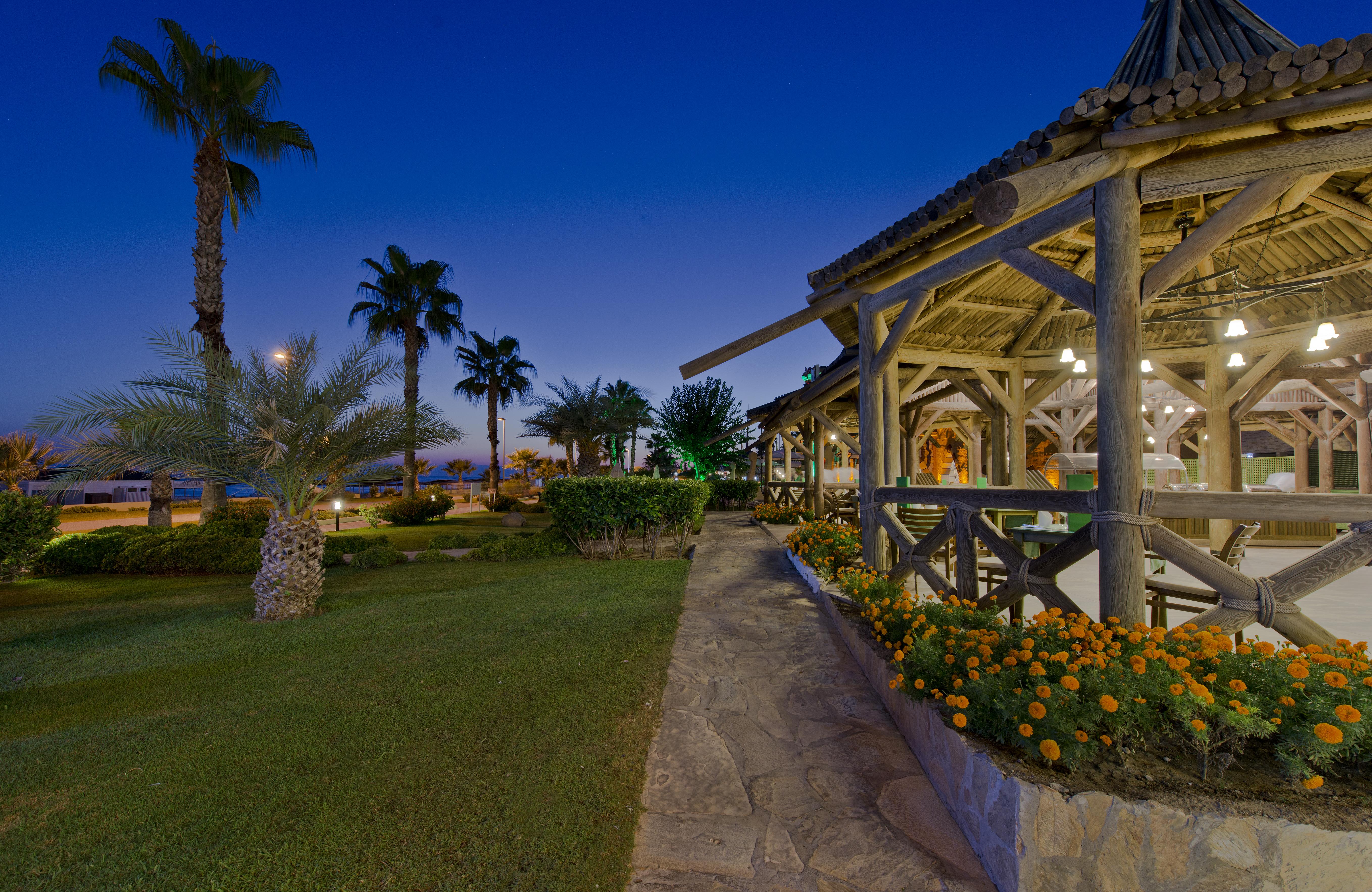 Sentido Kamelya Fulya Hotel & Aqua 코라클리 외부 사진 The resort at night